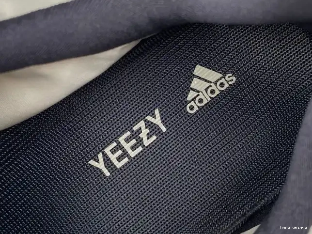 hype Yeezy Boost Bone 700 MNVN Adidas FY3729 0512